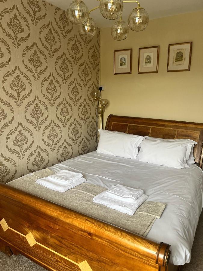 The Lion Hotel Llansantffraid-ym-Mechain エクステリア 写真